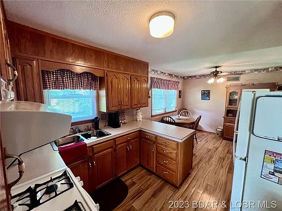 3rd image of 101 Moreau Dr