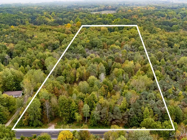 2867 65th St, Fennville, MI 49408