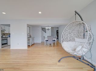 182 Vista Dr #182, Cedar Knolls, NJ 07927