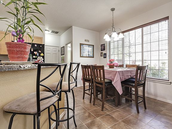 5th image of 1061 SE Nazomi Ave
