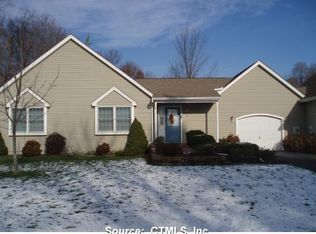 8 Hamlet Manor Ln #8, Durham, CT 06422