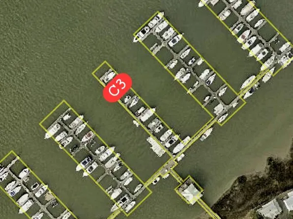 64 10th St W #C3, Folly Beach, SC 29439