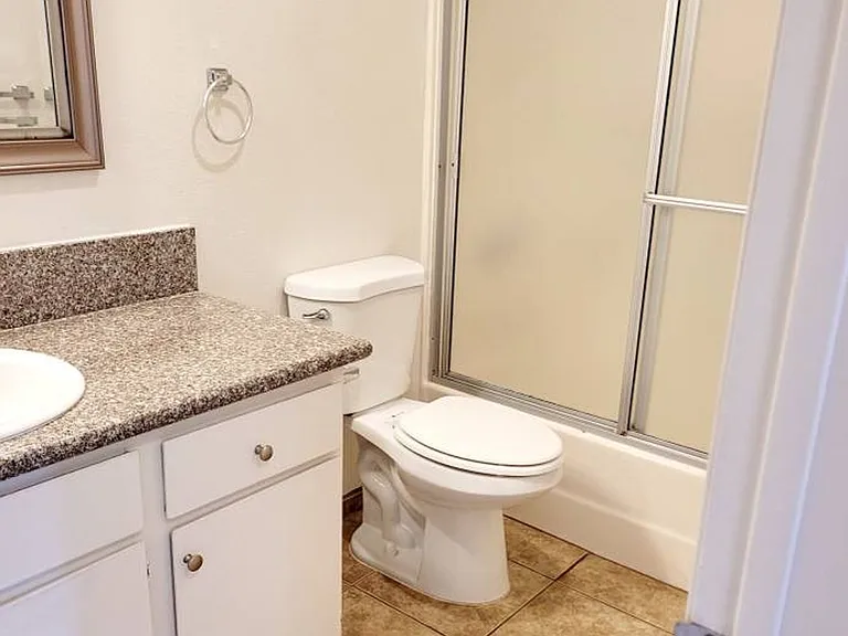 Burkhart Apartments — Photo 7