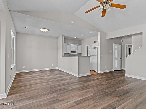 4th image of 321 S Kerr Ave Unit 120