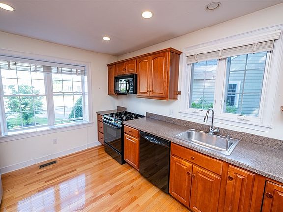 5th image of 31 Mulligan Dr Unit 31
