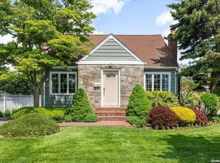 1769 Carlisle Pl, Merrick, NY 11566