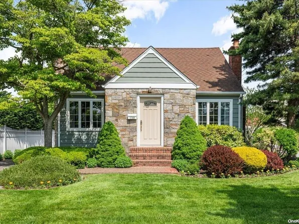 1769 Carlisle Place, Merrick, NY 11566