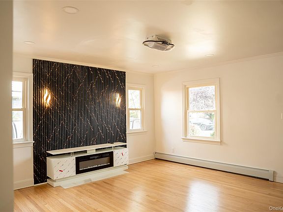 4th image of 586 Stratford Road