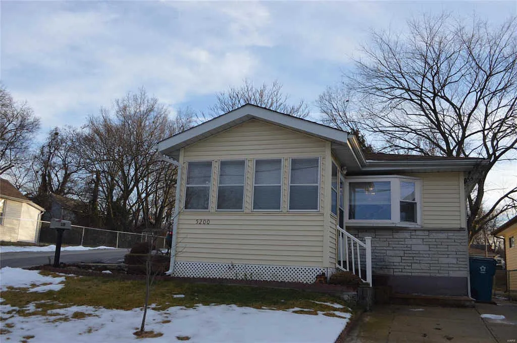 5200 Waldo Ave photo 1
