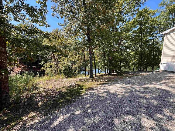 4th image of 46 Dogwood Cir