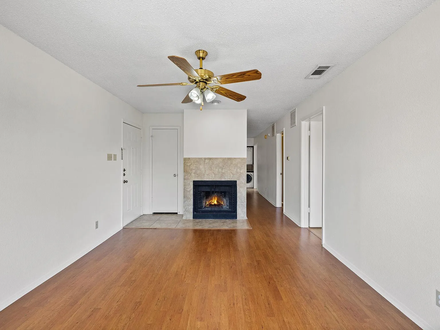 2 bed, 2.0 bath, 815 sqft, $1,695 — Photo 3