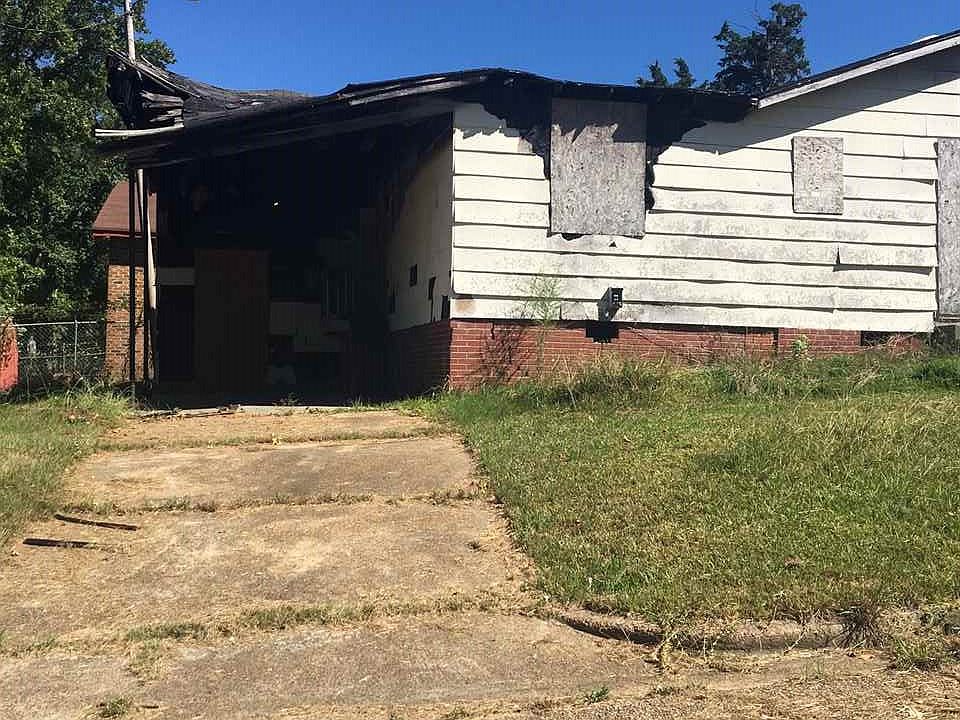 2nd image of 494 Eminence Row
