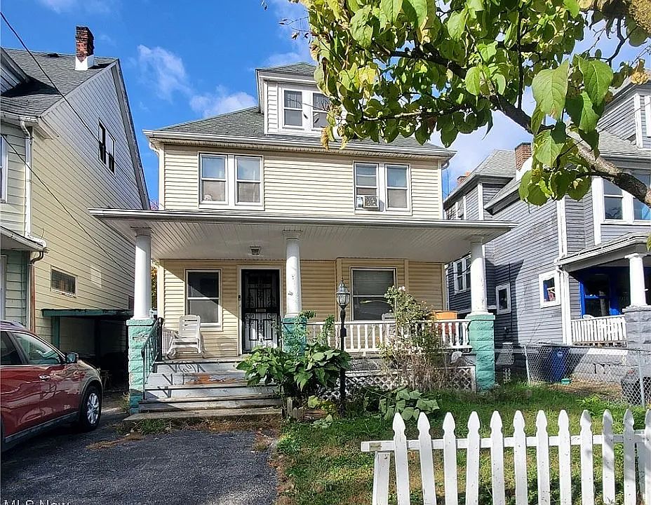 1st image of 1374 E 95th St