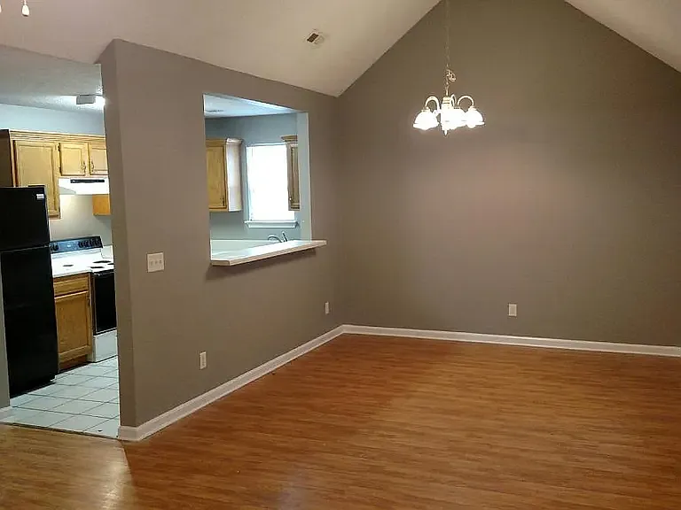 1640 S Greenwood Ave — Photo 7