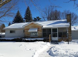 322 N Cherry St, Evart, MI 49631