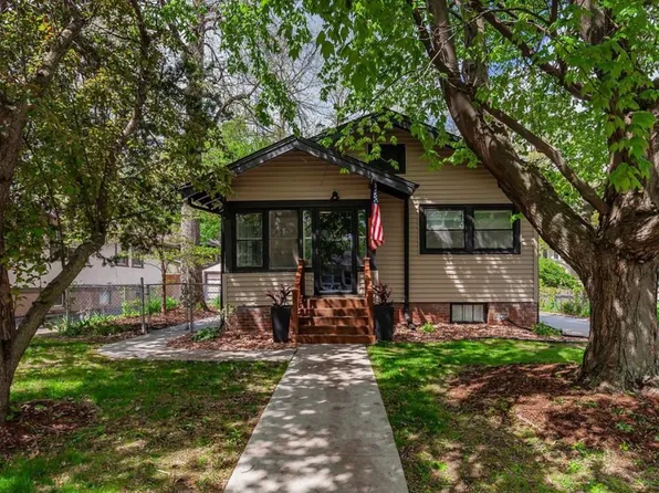 1006 44th Pl, Des Moines, IA 50311