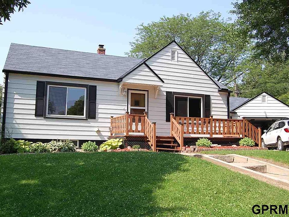 1st image of 415 Hillcrest Dr