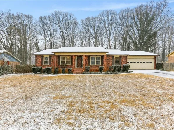 763 Windy Dr, Stone Mountain, GA 30087