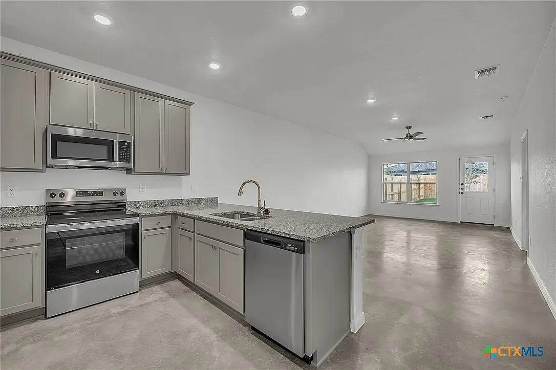 3 bed, 1175 sqft, $1,550 — Photo 3