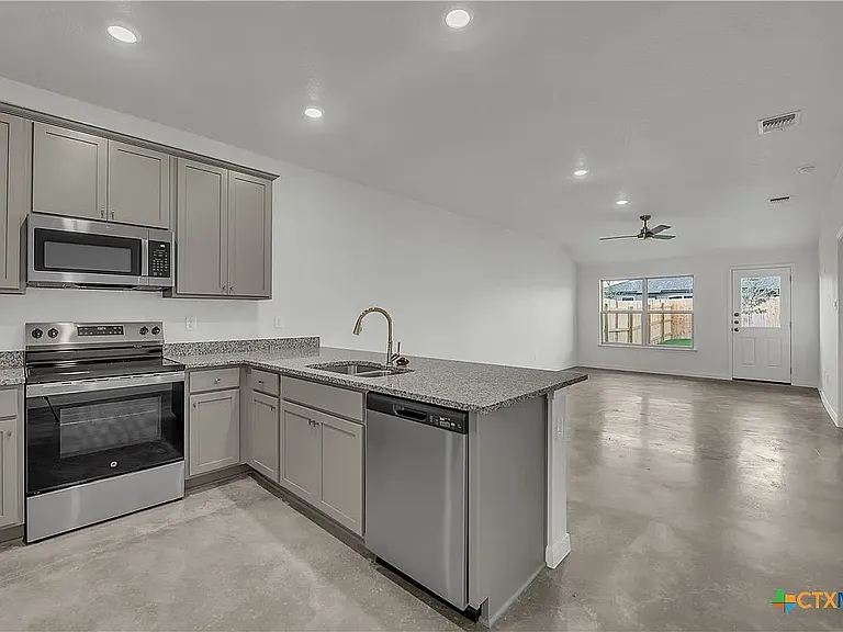 904 Cherry Laurel Ln #B — Photo 3