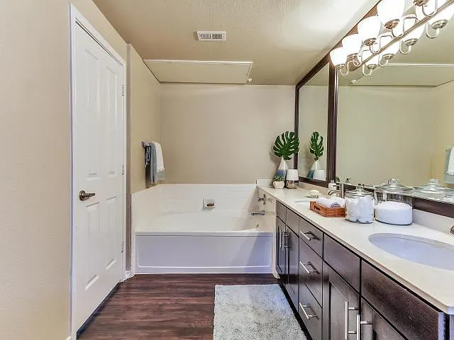 27 Lincoln Park Dr — Photo 2