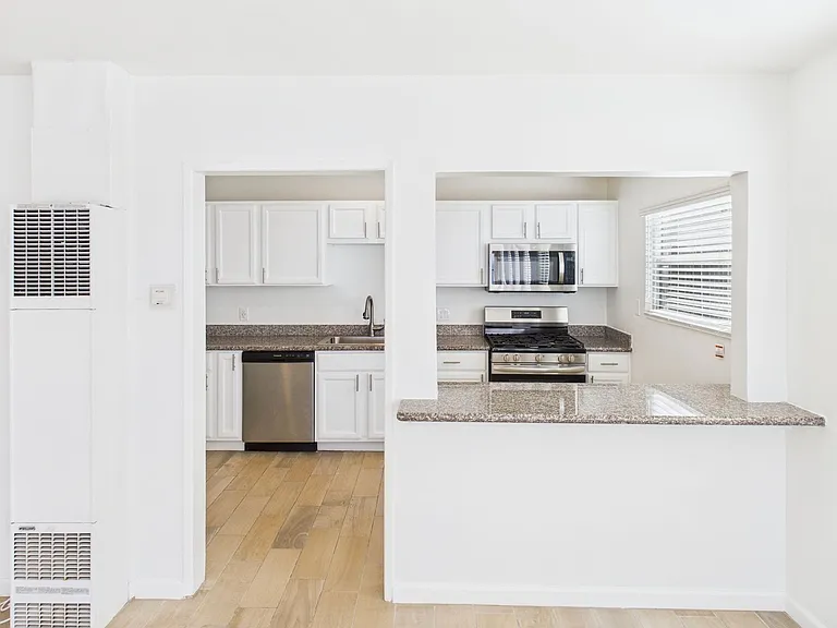 330 W I St — Photo 85