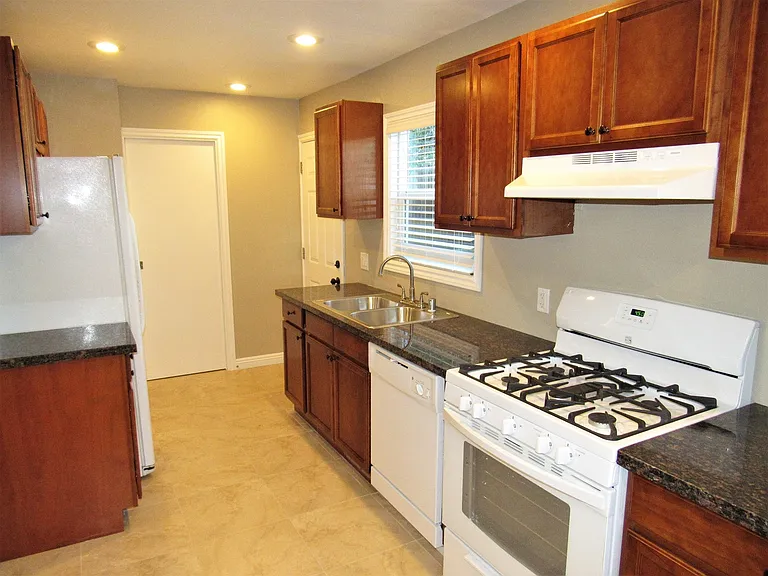 702 N. Cambridge Street — Photo 7