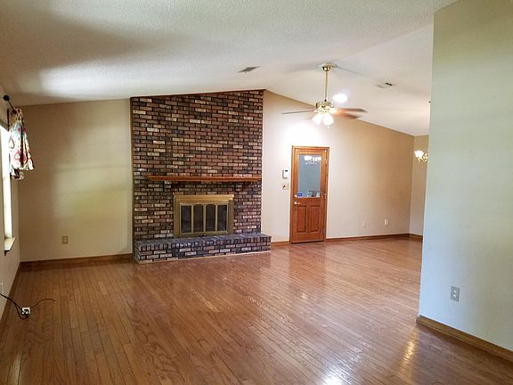 4th image of 2701 Sunrunner Ln