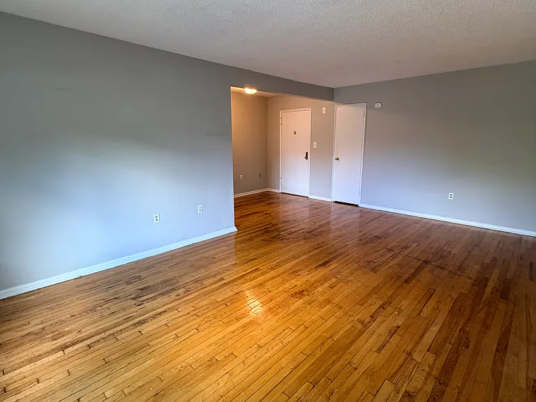 572 Whitney Ave #3E — Photo 6