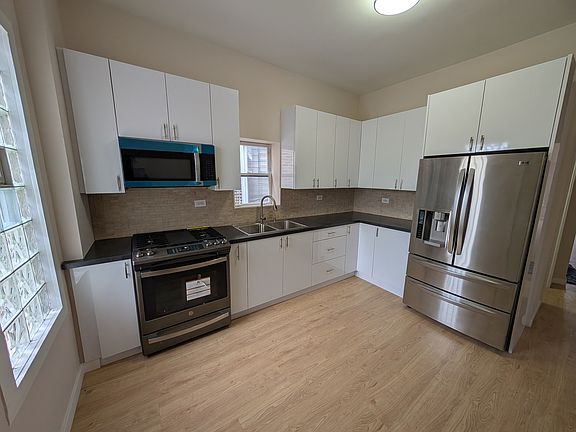 3rd image of 654 E 92nd Pl