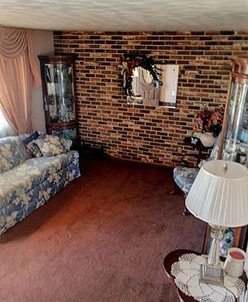 5th image of 220 Chestershire Dr