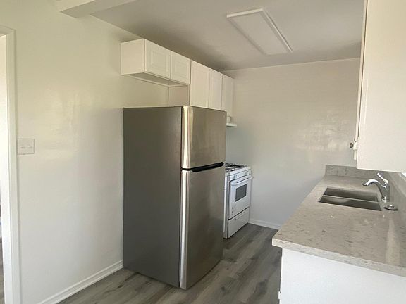 4th image of 1031 N Banning Blvd