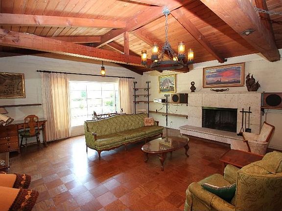 2nd image of 2553 Magnolia Ave
