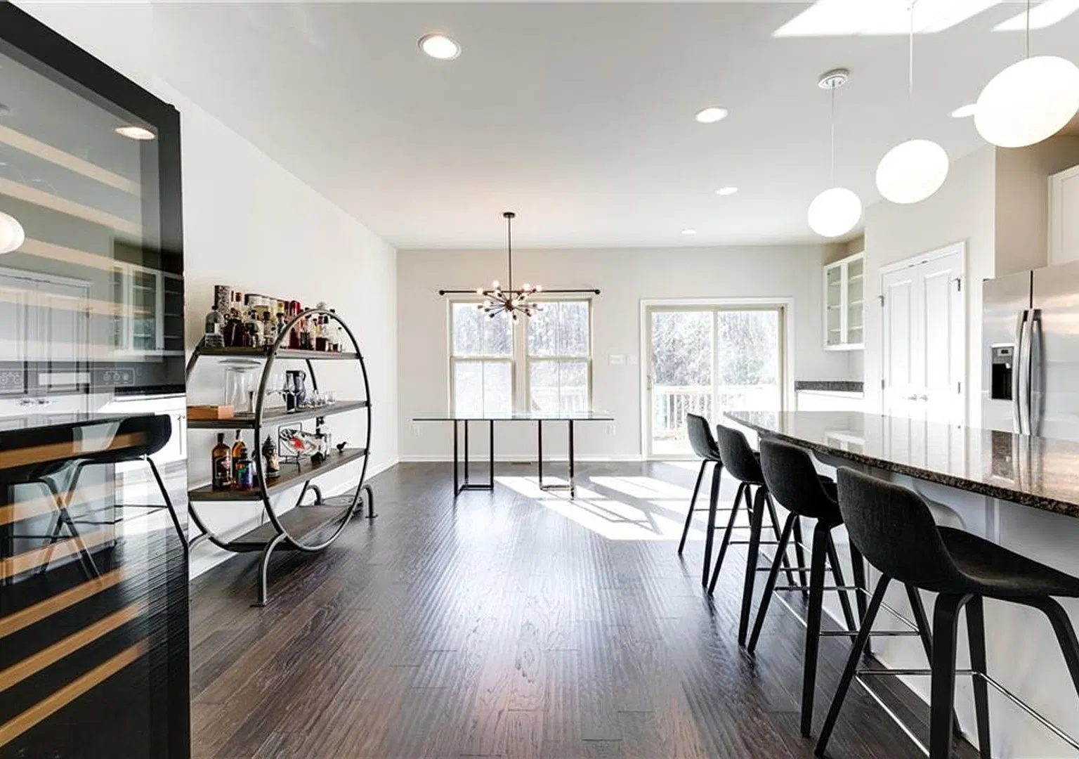 END Unit Townhome ! — Photo 2