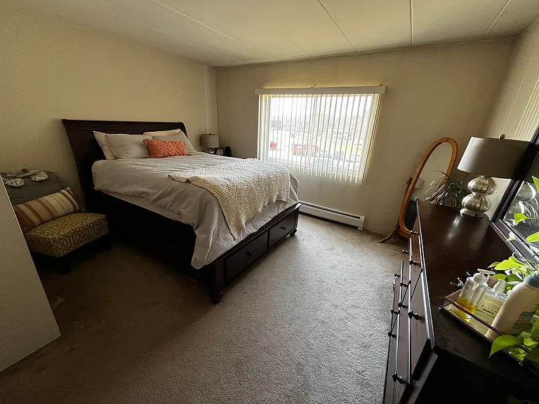 560 Lawrence Ave #211 — Photo 4
