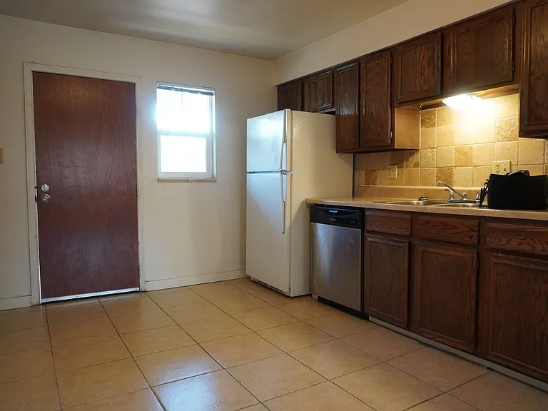 1409 Utah St #D — Photo 24