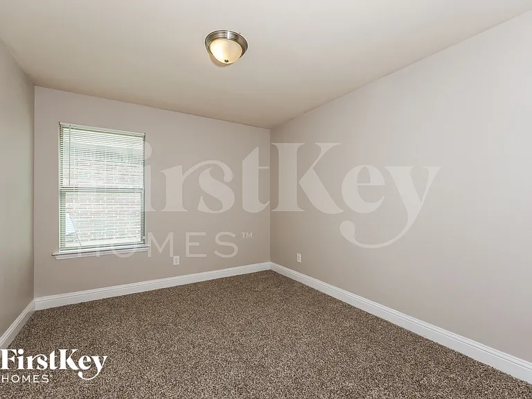 610 Canvas Ct — Photo 14