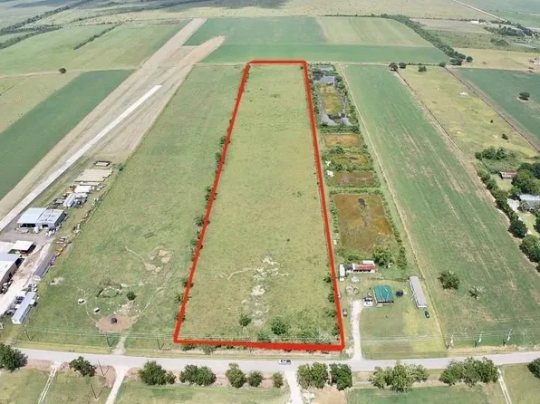 212 County Rd, Angleton, TX 77515
