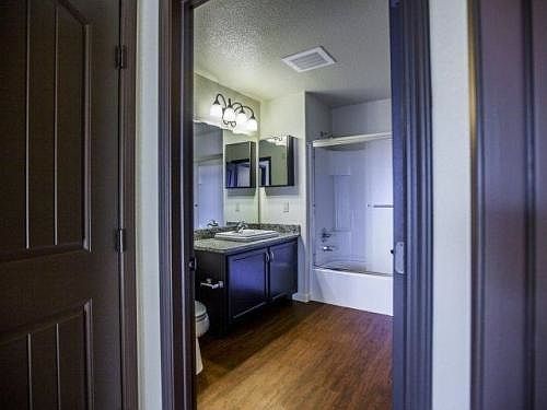 2nd image of 1420 16th St APT 404