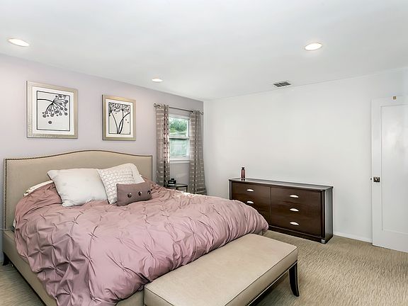 4th image of 12 Weldon Ln