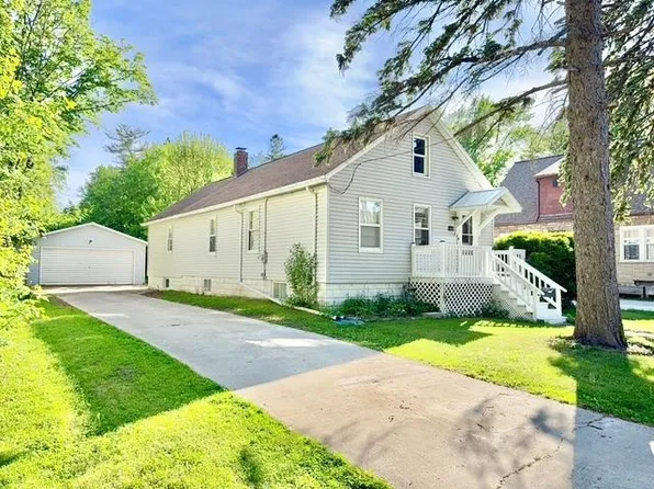 1212 Cass St, Green Bay, WI 54301