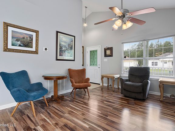 5th image of 11512 Acorn Dr