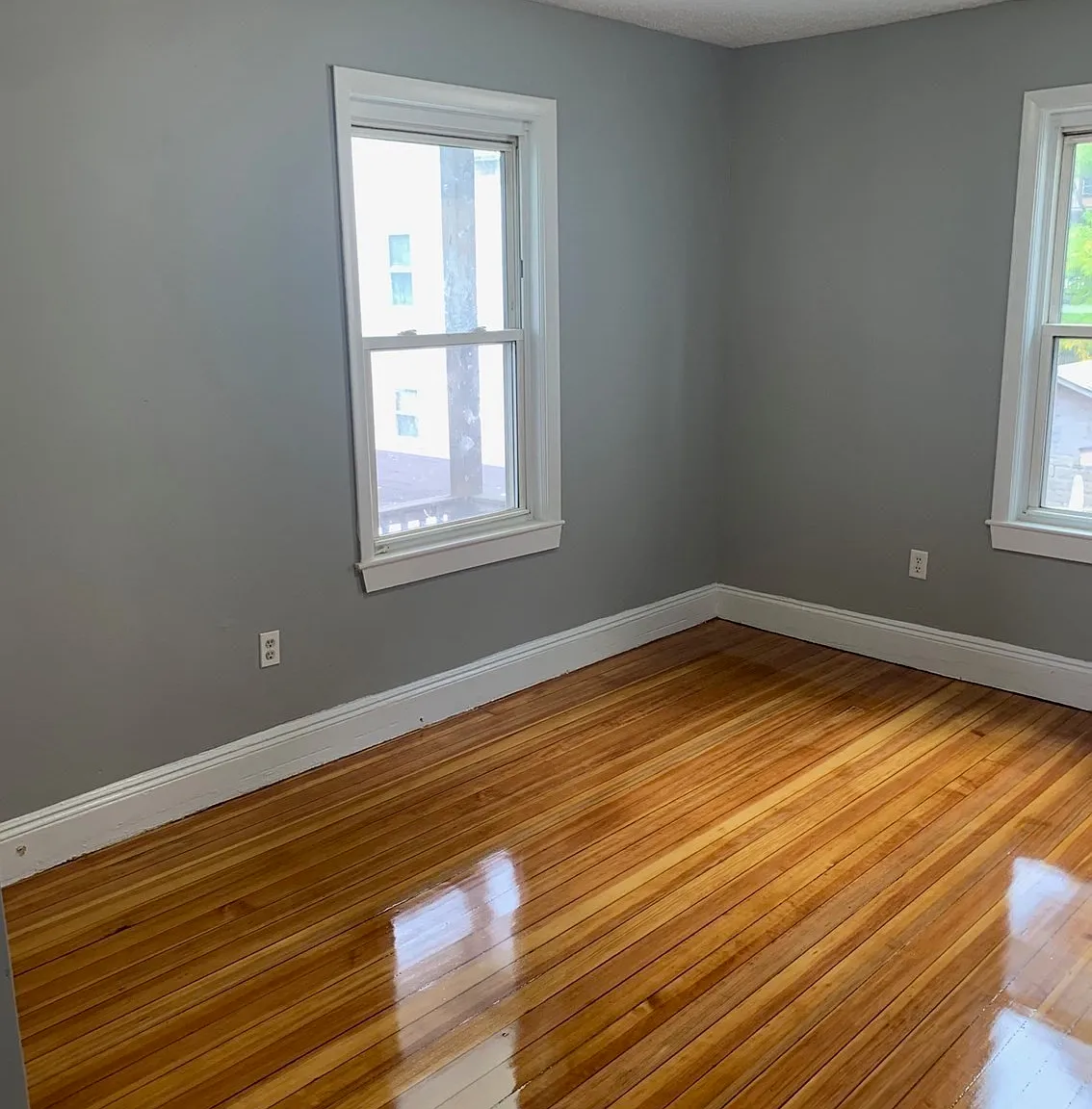 3 bed, 1.0 bath, 1183 sqft, $2,700 — Photo 2