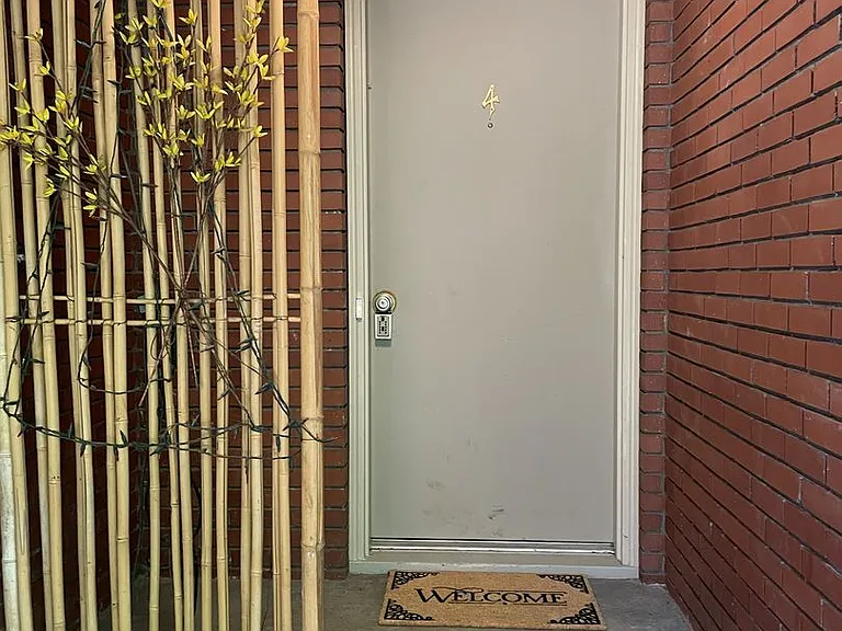 8650 SW Canyon Ln — Photo 2
