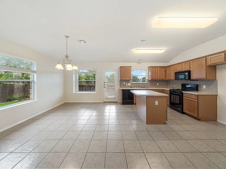 4105 Pebble Ridge Cv — Photo 5