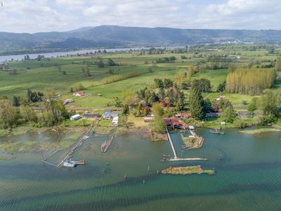 369 E Birnie Slough Rd, Cathlamet, WA, 98612