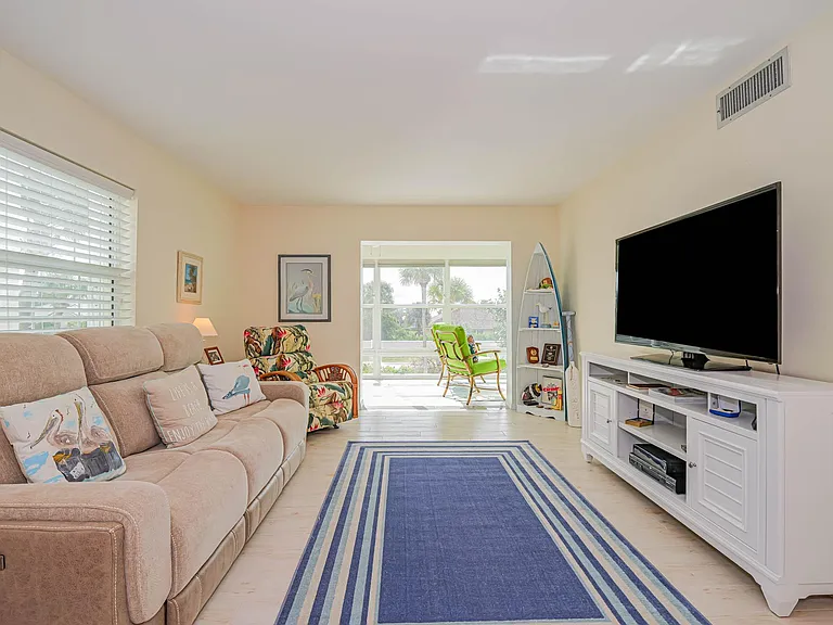 1441 Ocean Dr — Photo 6
