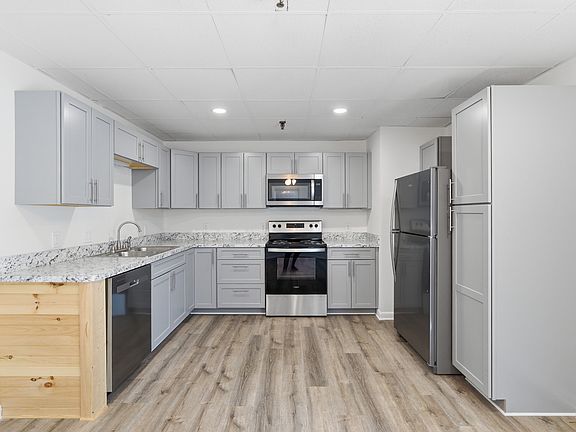 3rd image of 1725 Henry Ave #106