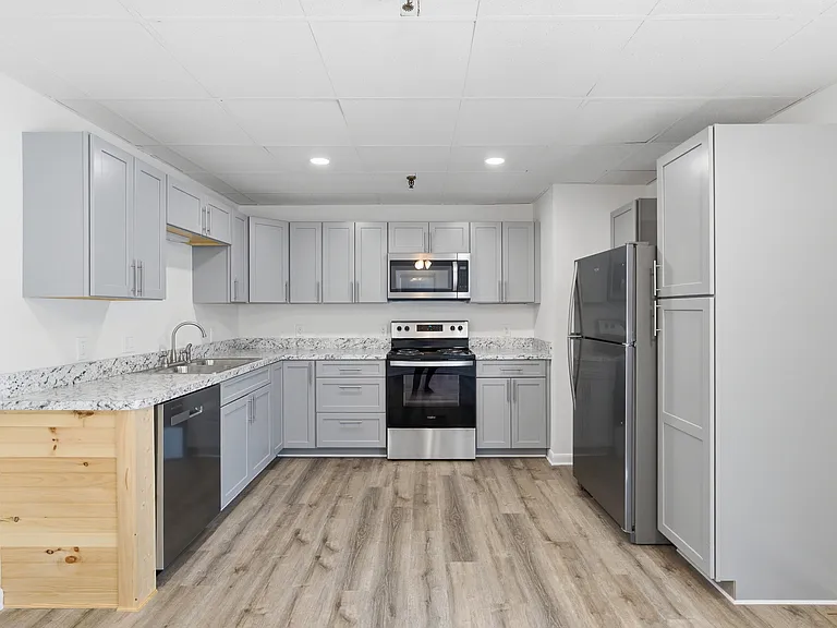 1725 Henry Ave #106 — Photo 3