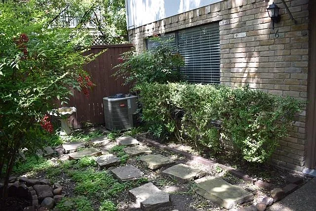 6718 Eastridge Dr #6 — Photo 2